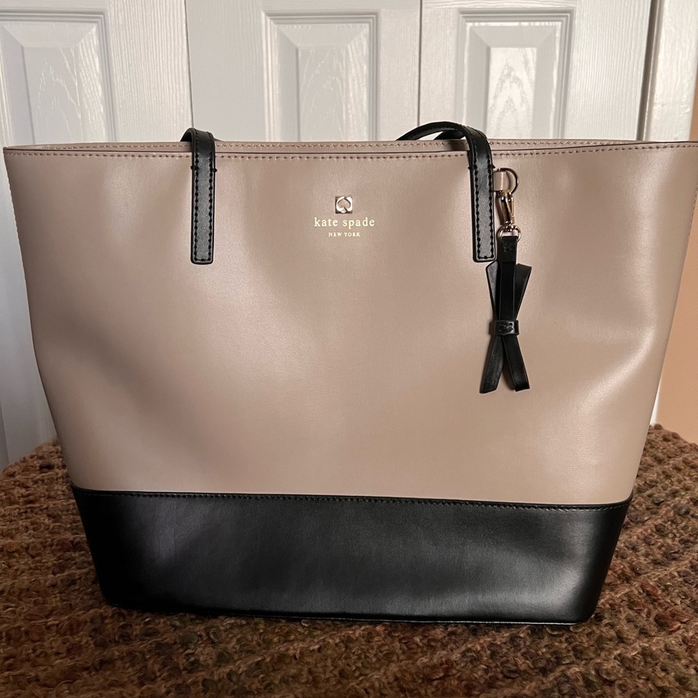 Classic Kate Spade Sawyer tote handbag